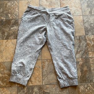 Lululemon capri jogger